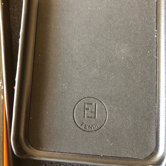 Fendi

FF Logo iPhone X Case - Picture 9 of 10